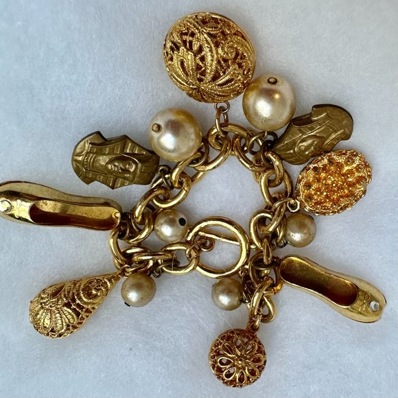 Gorgeous Goldtone Charm Bracelet - Picture 3 of 7